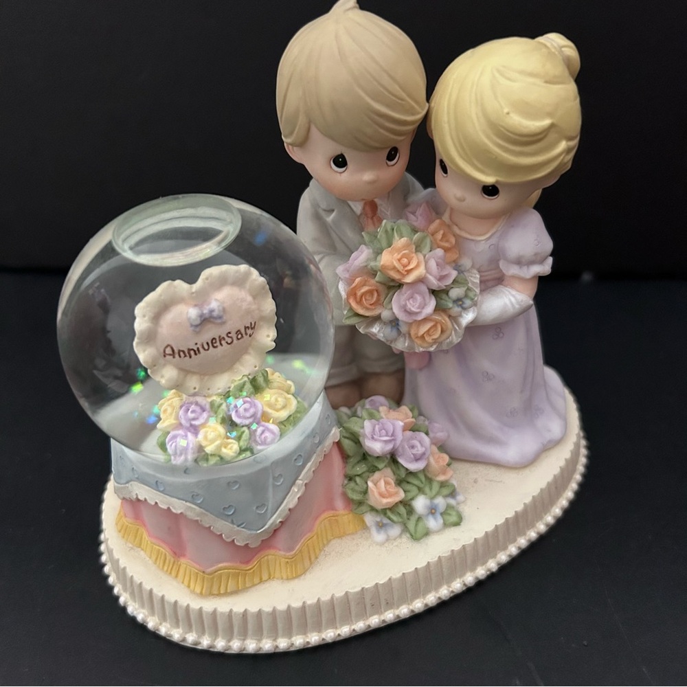 1999 Enesco Precious Moments anniversary keepsake couple with globe